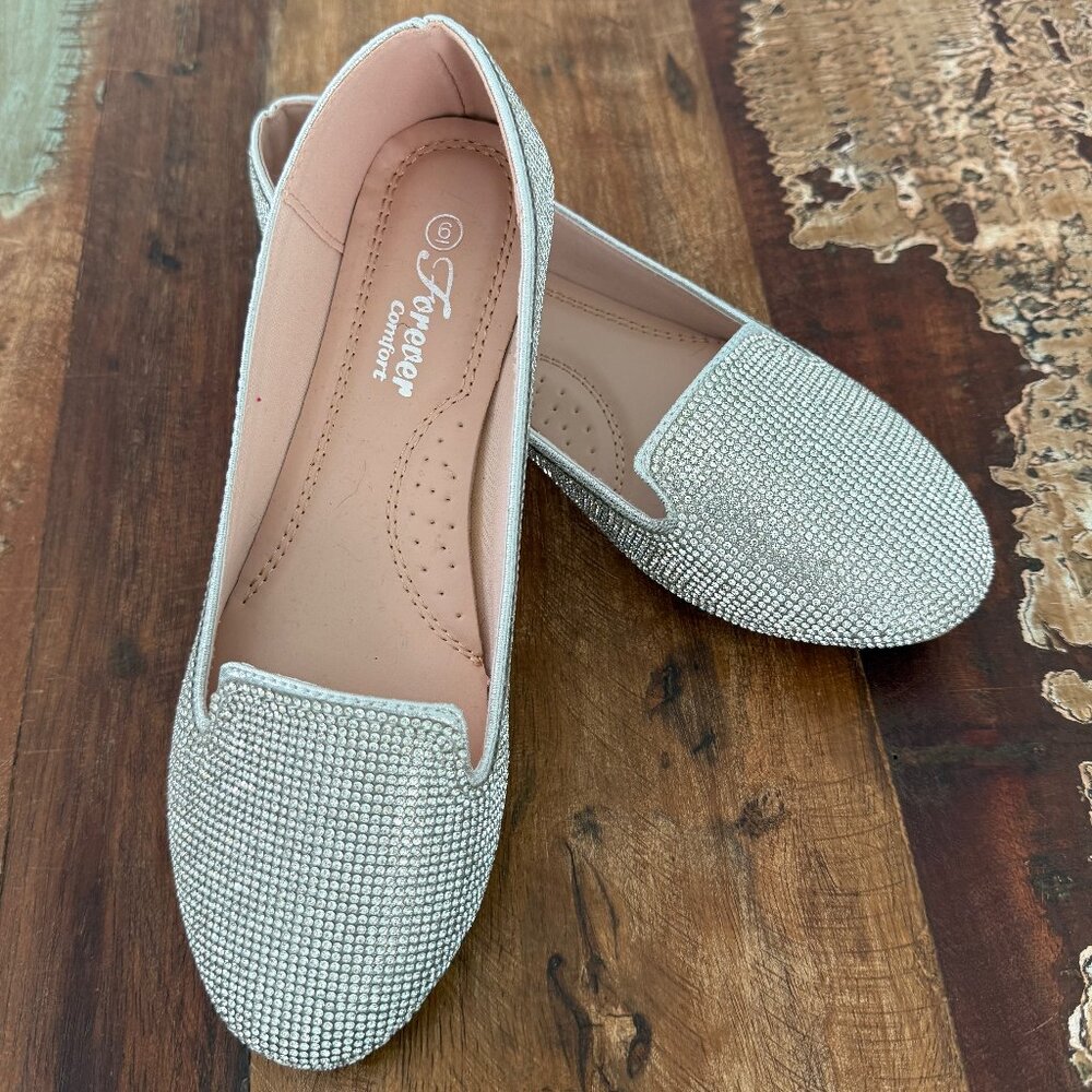 NWOT Forever Comfort Silver Rhinestone Ballet Flats Size 6 - Picture 2 of 10